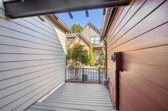 768 NE 70th Ave in Hillsboro, OR - Building Photo - Building Photo