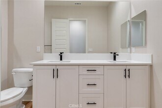 6548 Canyon Oaks Dr in Simi Valley, CA - Building Photo - Building Photo