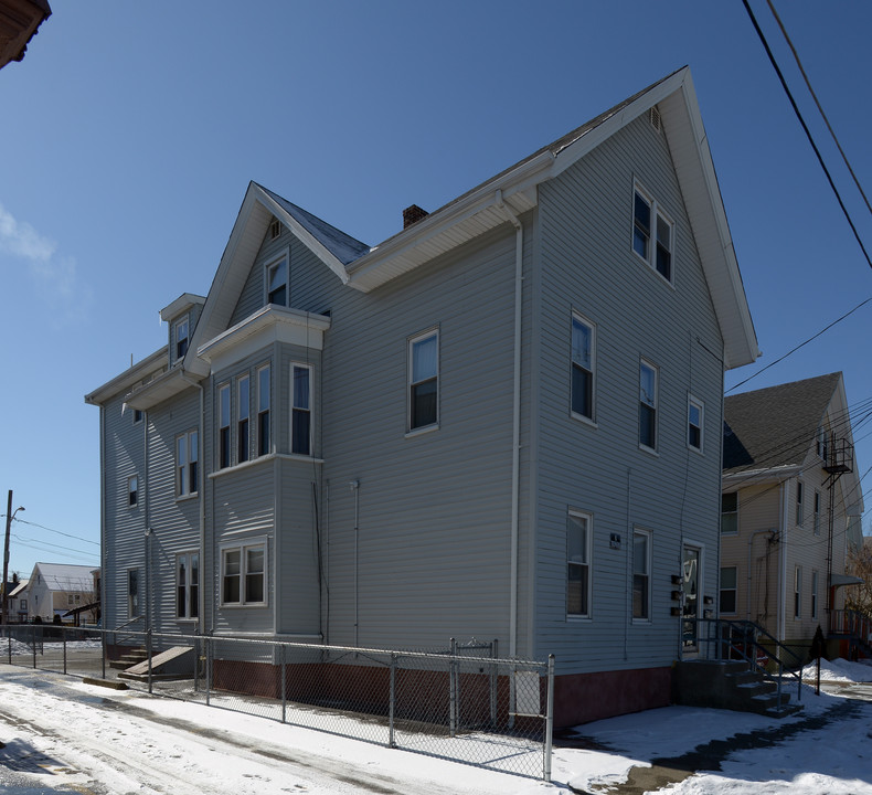 10 Hervey St in Brockton, MA - Building Photo