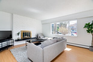 215 E 13th Ave in Vancouver, BC - Building Photo