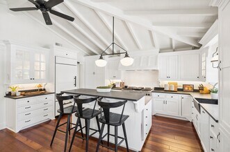 2035 Miramar Dr in Newport Beach, CA - Building Photo - Building Photo