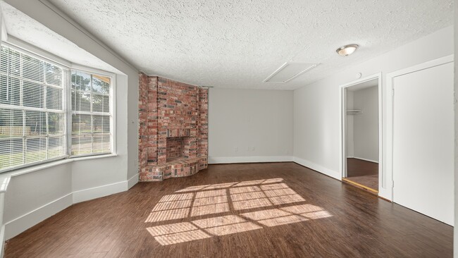 5411 Lorraine Dr in Baytown, TX - Building Photo - Building Photo