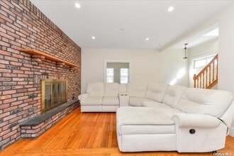 16 Maiden Ln in Lynbrook, NY - Building Photo - Building Photo