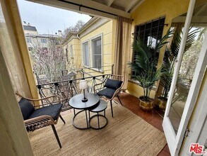 157 N La Peer Dr in Beverly Hills, CA - Foto de edificio - Building Photo