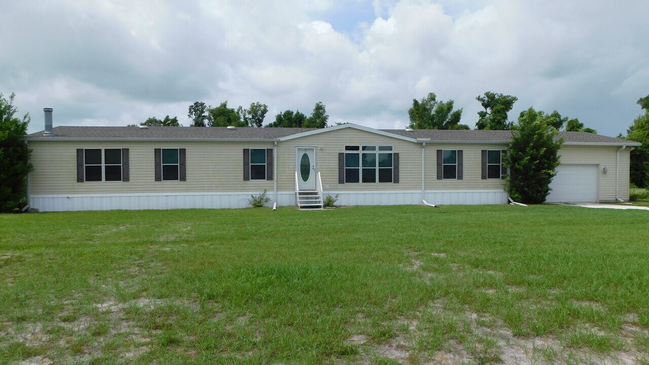 11018 SW Thornton Ave in Arcadia, FL - Building Photo