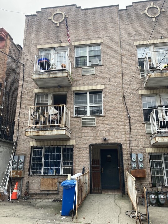 910 Summit Ave in Bronx, NY - Building Photo