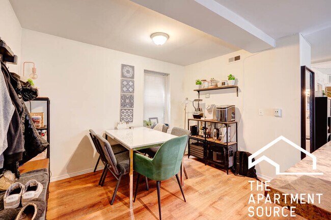 1627 N Winchester Ave, Unit g in Chicago, IL - Building Photo - Building Photo