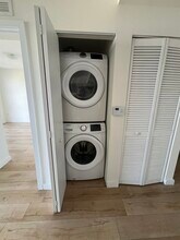 1524 NE Miami Pl, Unit B1 in Miami, FL - Building Photo - Building Photo