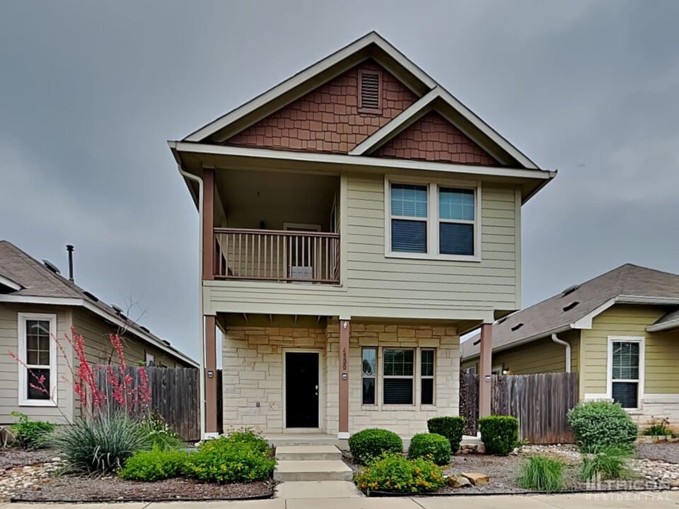 4520 Kind Way in Austin, TX - Foto de edificio