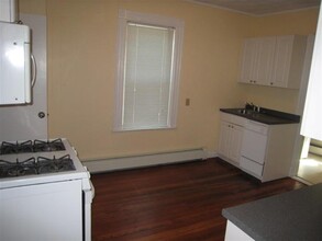 10 Clifton St, Unit 1 in Somerville, MA - Building Photo - Building Photo