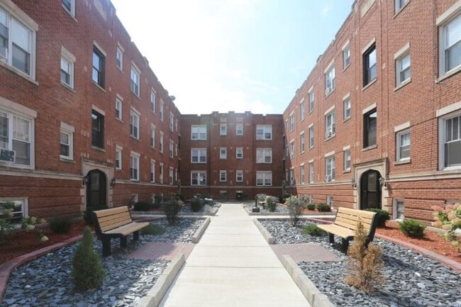 property at 958 W Cornelia Ave