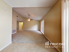 4013 Forecast Dr in Brandon, FL - Foto de edificio - Building Photo