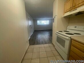 88 Gardner St, Unit 4B in Boston, MA - Building Photo - Building Photo