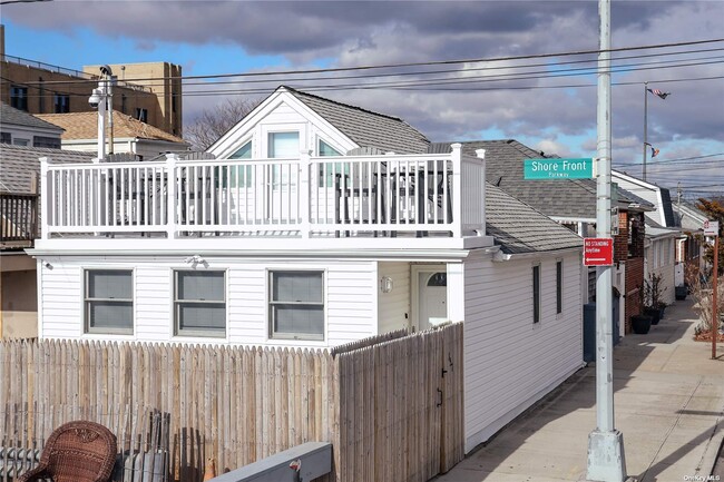 157 Beach 109th St in Queens, NY - Foto de edificio - Building Photo