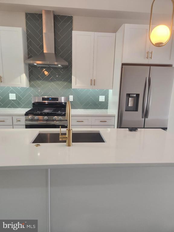 property at 3221 Mercer St
