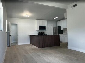 517 NW 18th Ave in Fort Lauderdale, FL - Building Photo
