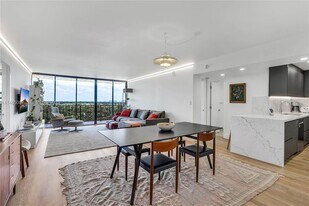 780 NE 69th St in Miami, FL - Building Photo