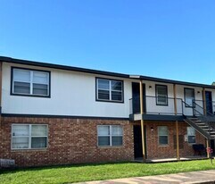 1415 W Norris St in El Campo, TX - Building Photo