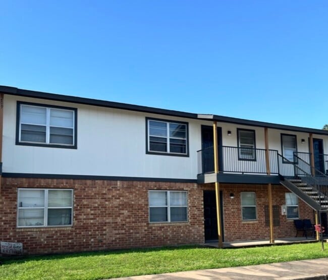 property at 1415 W Norris St