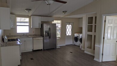 56 Lawrence Ct in Port Orange, FL - Building Photo - Building Photo