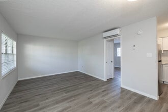 Tara House West Apartments in Tampa, FL - Foto de edificio - Interior Photo