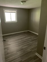 537 Norwood Dr, Unit 2 in Oliver Springs, TN - Foto de edificio - Building Photo