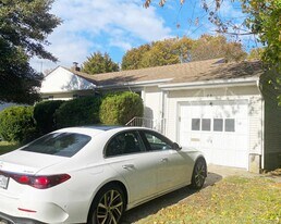 25 Margaret Dr in Plainview, NY - Building Photo