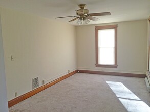 204 E. Peru St., Unit C in Princeton, IL - Building Photo - Building Photo
