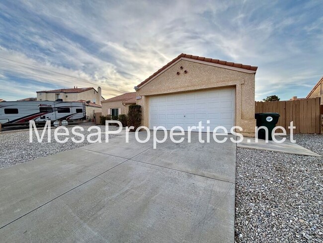 12336 Mead Ln in Victorville, CA - Foto de edificio - Building Photo