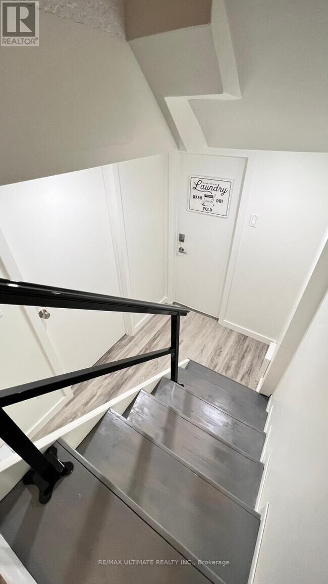 30 Ferris Rd in Toronto, ON - Building Photo - Building Photo