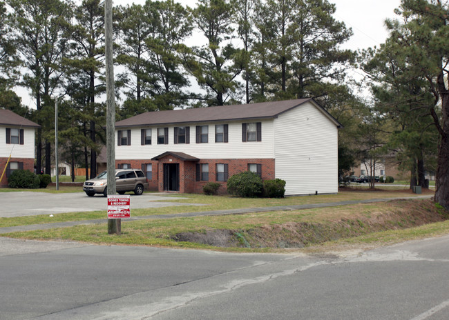 101-110 Ravenwood Dr in Jacksonville, NC - Building Photo - Building Photo