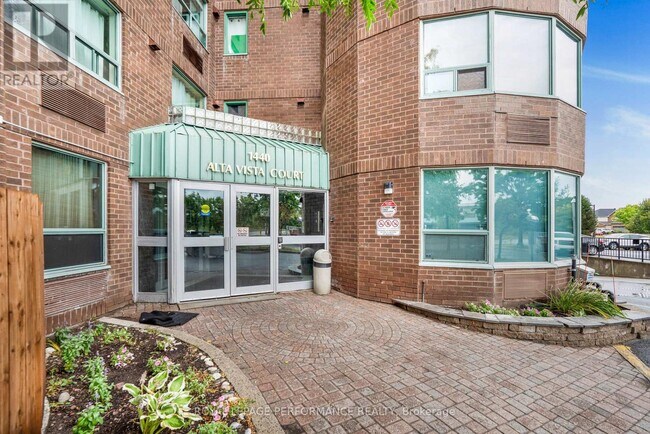 1440-1440 Heron Rd in Ottawa, ON - Building Photo - Building Photo