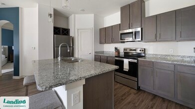 2825 Main St in Buda, TX - Foto de edificio - Building Photo