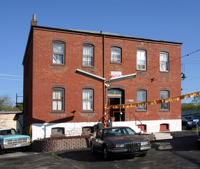 8605 S Broadway in St. Louis, MO - Building Photo - Building Photo