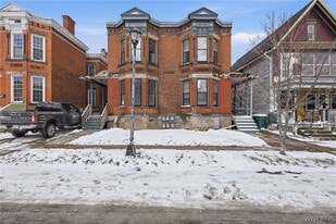 2 York St in Buffalo, NY - Building Photo