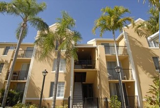 The Winston Apartments in Pembroke Pines, FL - Building Photo - Building Photo