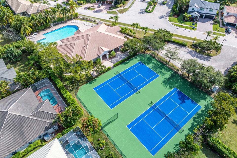 6843 Cobia Cir in Boynton Beach, FL - Foto de edificio