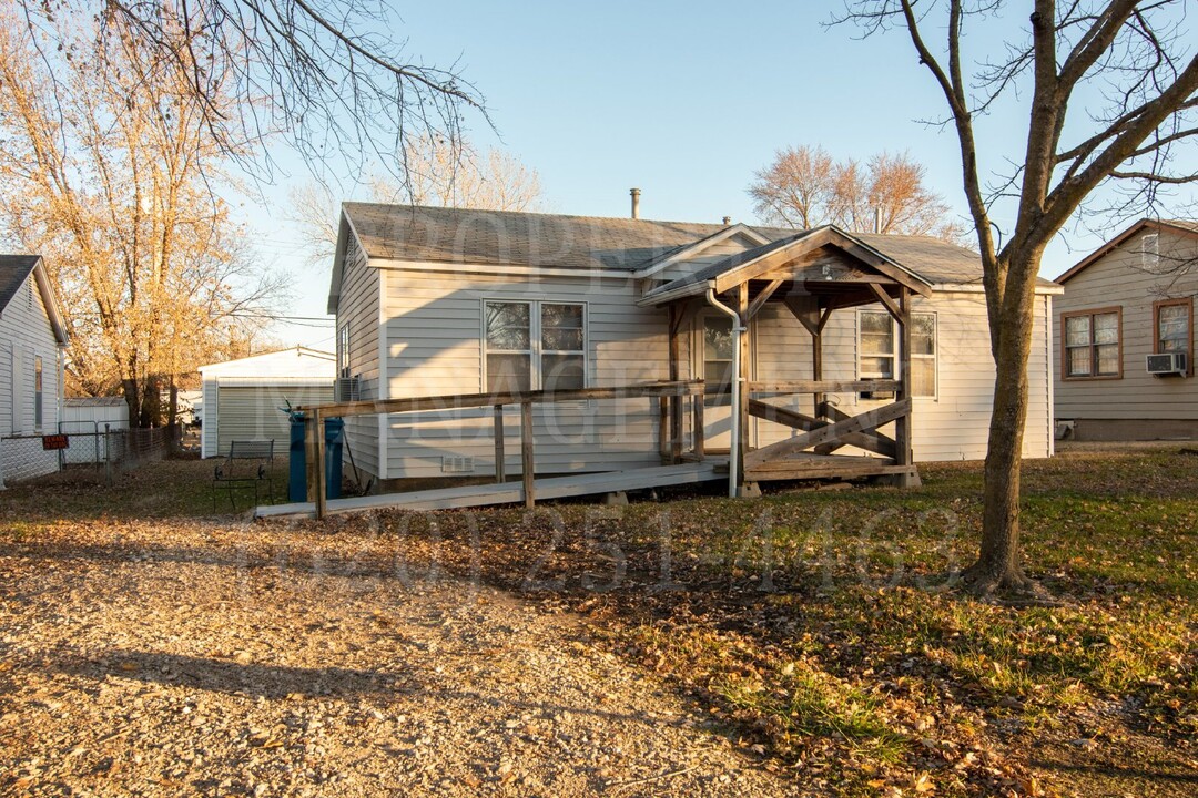 1418 Velma Dr in Coffeyville, KS - Foto de edificio