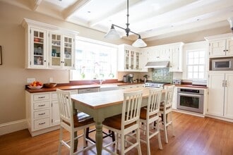 62 Pond Rd in Wellesley, MA - Building Photo - Building Photo