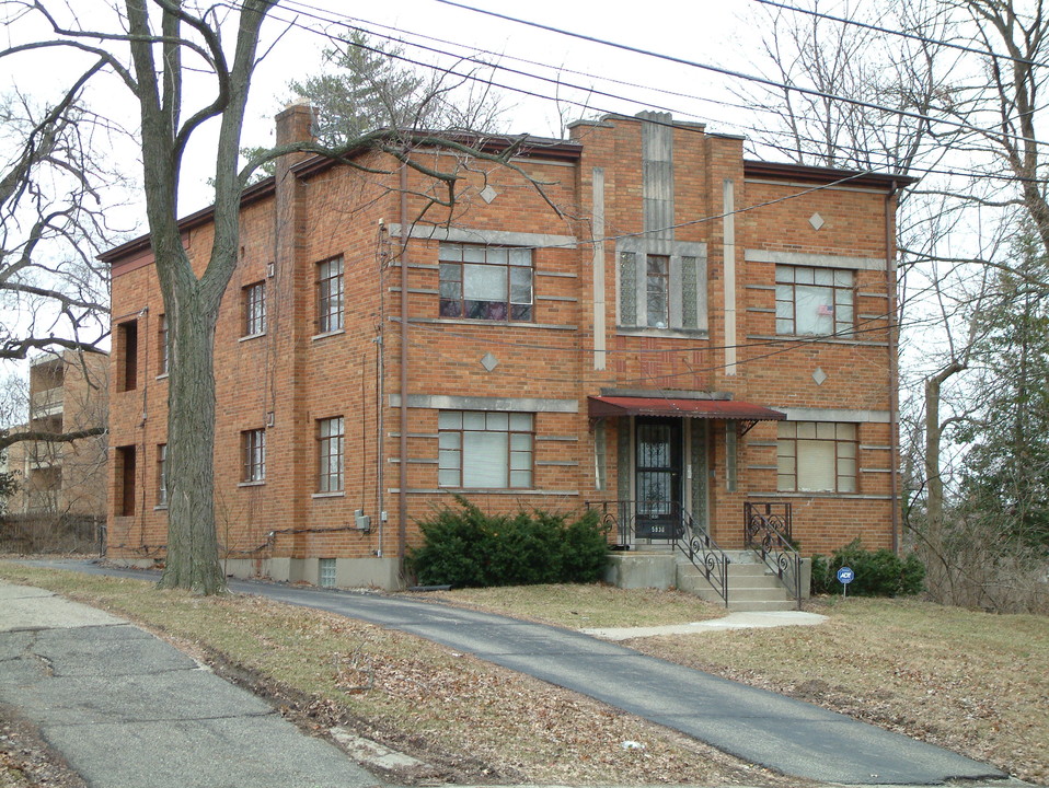 5842 Lathrop Pl in Cincinnati, OH - Building Photo