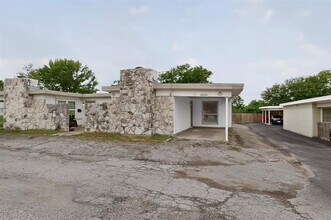 6808 Trail Lake Dr in Fort Worth, TX - Building Photo - Building Photo