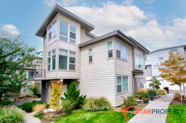 property at 1026 W Rooftop Dr