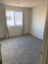 8423 Sycamore Creek St in Las Vegas, NV - Foto de edificio - Building Photo