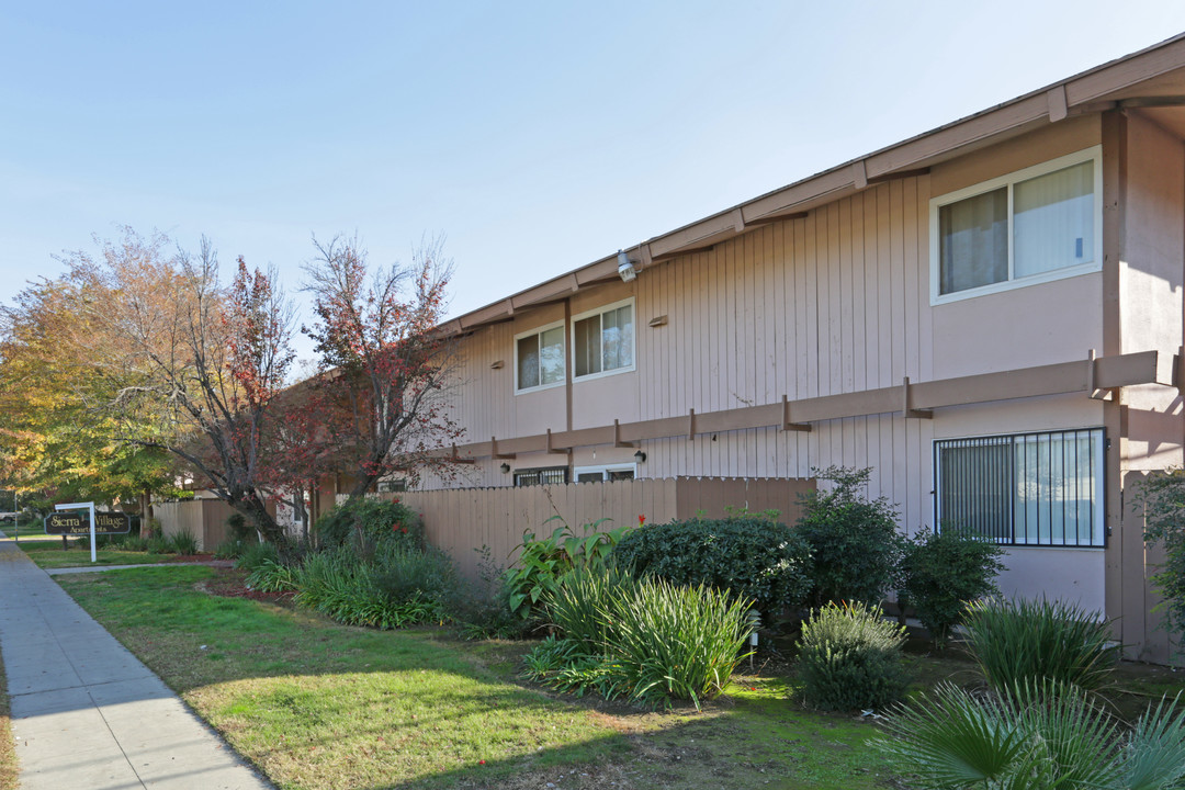 Sierra Village Apartments in Fresno, CA - Building Photo