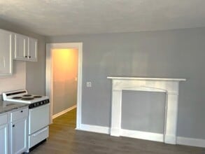 1295 Main St, Unit Unit 2B in West Warwick, RI - Building Photo - Building Photo