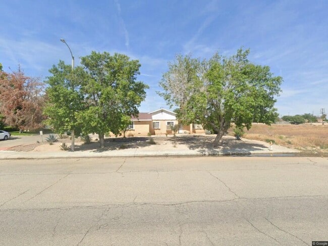 38657 25th St E in Palmdale, CA - Building Photo - Building Photo