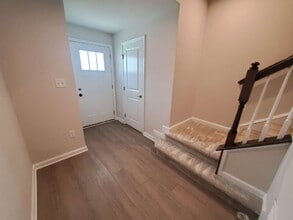 31 Roundstone Run in Swedesboro, NJ - Foto de edificio - Building Photo