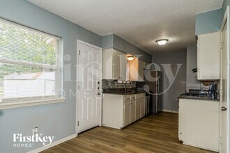 1302 Greencove Dr in Garland, TX - Foto de edificio - Building Photo