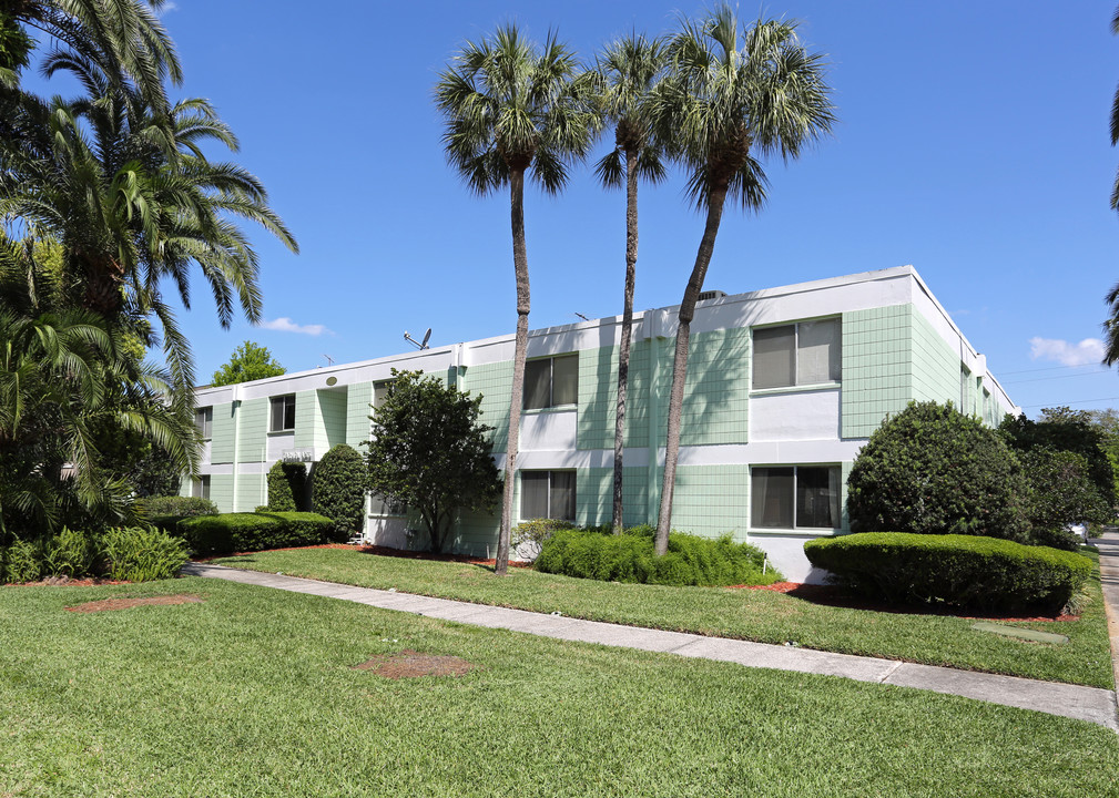 Carmen Apartments in Tampa, FL - Building Photo