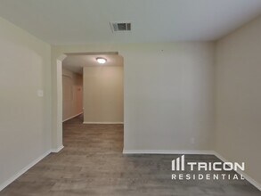 1027 Creek Knoll in San Antonio, TX - Building Photo - Building Photo